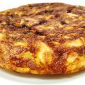 Tortilla de Patatas con Cebolla y Pimientos